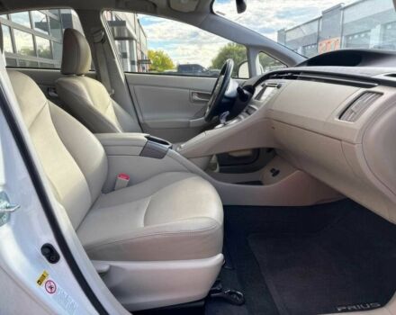 Тойота Приус 2013 в Черновцах на Automoto.ua Белый Тойота Приус, объемом двигателя 1.8 л и пробегом 87 тыс. км за 2100 $, фото 9 на Automoto.ua