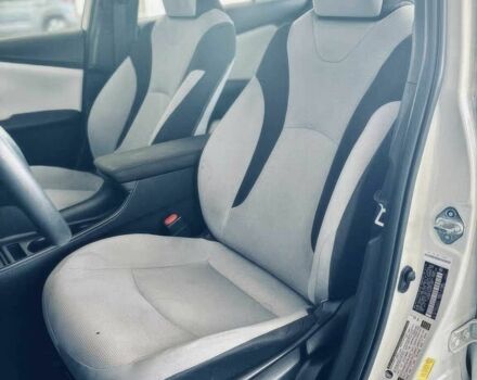 Білий Тойота Пріус, об'ємом двигуна 1.8 л та пробігом 32 тис. км за 15000 $, фото 7 на Automoto.ua