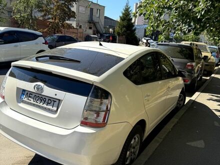 Белый Тойота Приус, объемом двигателя 1.5 л и пробегом 250 тыс. км за 2850 $, фото 1 на Automoto.ua