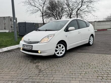 Белый Тойота Приус, объемом двигателя 1.5 л и пробегом 270 тыс. км за 5750 $, фото 1 на Automoto.ua