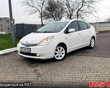 Белый Тойота Приус, объемом двигателя 1.5 л и пробегом 270 тыс. км за 5750 $, фото 1 на Automoto.ua