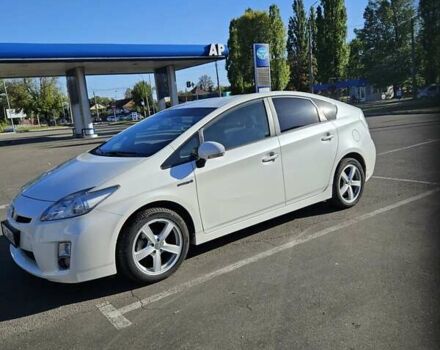 Белый Тойота Приус, объемом двигателя 1.8 л и пробегом 260 тыс. км за 9900 $, фото 1 на Automoto.ua