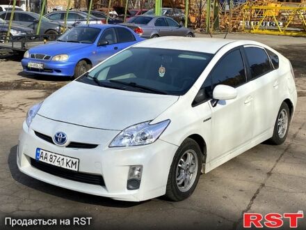 Тойота Приус 2010 в Киеве на Automoto.ua Белый Тойота Приус, объемом двигателя 1.8 л и пробегом 270 тыс. км за 8600 $, фото 1 на Automoto.ua