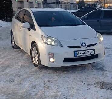 Белый Тойота Приус, объемом двигателя 1.8 л и пробегом 270 тыс. км за 10850 $, фото 1 на Automoto.ua