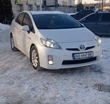 Белый Тойота Приус, объемом двигателя 1.8 л и пробегом 270 тыс. км за 10850 $, фото 1 на Automoto.ua