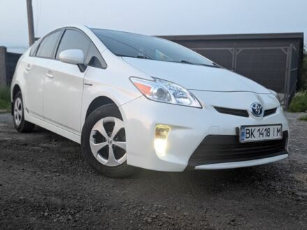 Тойота Приус 2012 в Ровно на Automoto.ua Белый Тойота Приус, объемом двигателя 1.8 л и пробегом 255 тыс. км за 11500 $, фото 1 на Automoto.ua