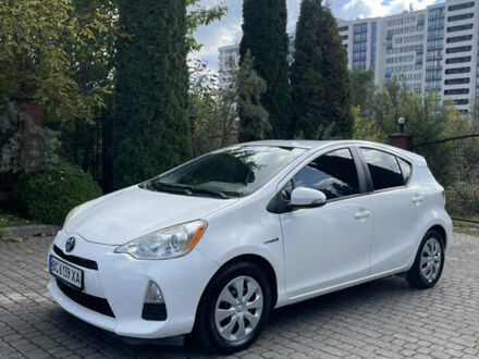 Белый Тойота Приус, объемом двигателя 1.5 л и пробегом 181 тыс. км за 9299 $, фото 1 на Automoto.ua