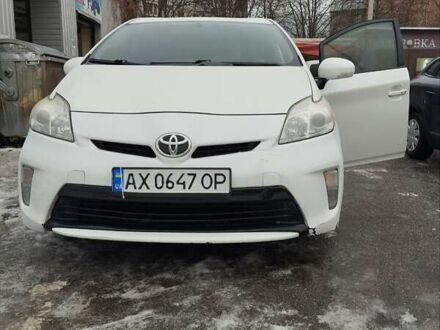 Тойота Приус 2014 в Харькове на Automoto.ua Белый Тойота Приус, объемом двигателя 1.8 л и пробегом 252 тыс. км за 9900 $, фото 1 на Automoto.ua