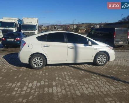 Белый Тойота Приус, объемом двигателя 1.8 л и пробегом 250 тыс. км за 9000 $, фото 1 на Automoto.ua