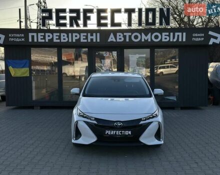 Белый Тойота Приус, объемом двигателя 1.8 л и пробегом 180 тыс. км за 18500 $, фото 1 на Automoto.ua