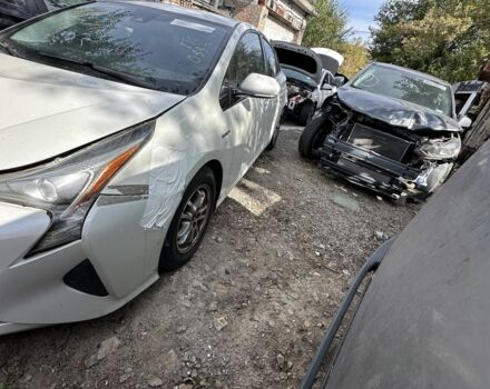 Белый Тойота Приус, объемом двигателя 0 л и пробегом 105 тыс. км за 9800 $, фото 1 на Automoto.ua