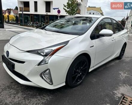 Белый Тойота Приус, объемом двигателя 1.8 л и пробегом 125 тыс. км за 17300 $, фото 1 на Automoto.ua