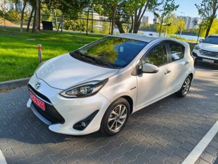 Тойота Приус 2018 в Киеве на Automoto.ua Белый Тойота Приус, объемом двигателя 1.5 л и пробегом 73 тыс. км за 12800 $, фото 1 на Automoto.ua