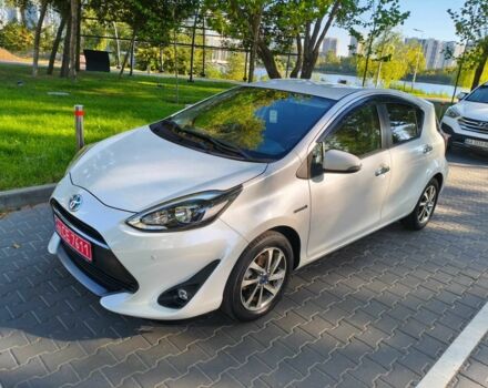 Белый Тойота Приус, объемом двигателя 1.5 л и пробегом 73 тыс. км за 12800 $, фото 1 на Automoto.ua