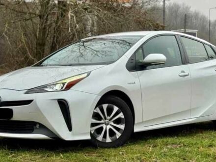 Белый Тойота Приус, объемом двигателя 1.8 л и пробегом 94 тыс. км за 16000 $, фото 1 на Automoto.ua