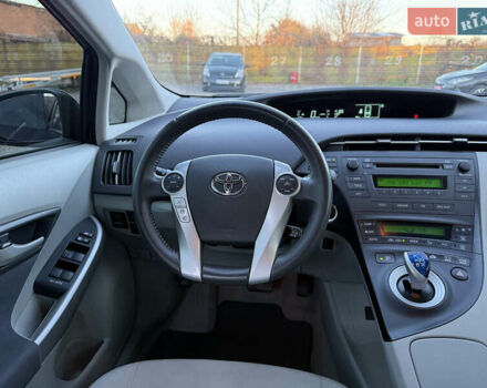 Черный Тойота Приус, объемом двигателя 1.8 л и пробегом 245 тыс. км за 11999 $, фото 6 на Automoto.ua