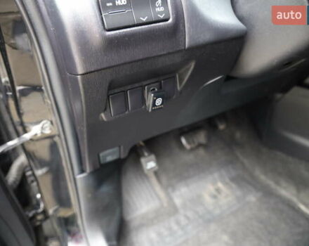 Черный Тойота Приус, объемом двигателя 1.8 л и пробегом 225 тыс. км за 15800 $, фото 13 на Automoto.ua