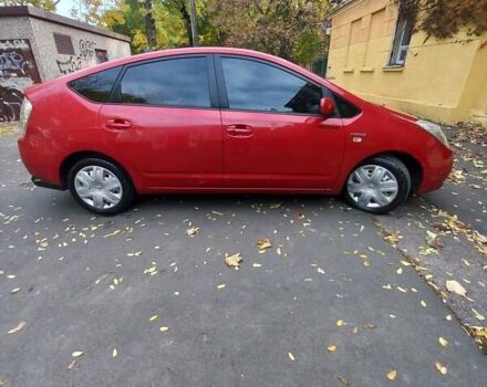 Красный Тойота Приус, объемом двигателя 1.5 л и пробегом 300 тыс. км за 7500 $, фото 2 на Automoto.ua