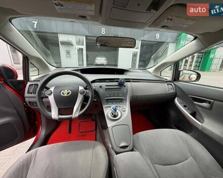 Красный Тойота Приус, объемом двигателя 1.8 л и пробегом 320 тыс. км за 10300 $, фото 6 на Automoto.ua