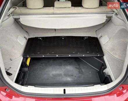 Красный Тойота Приус, объемом двигателя 1.8 л и пробегом 167 тыс. км за 12500 $, фото 5 на Automoto.ua