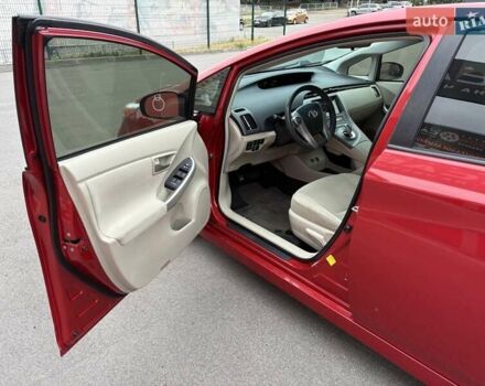 Красный Тойота Приус, объемом двигателя 1.8 л и пробегом 167 тыс. км за 12500 $, фото 3 на Automoto.ua
