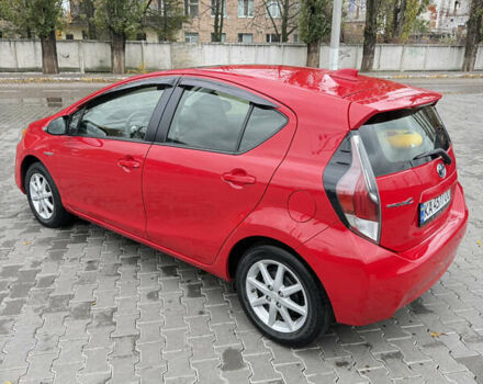 Красный Тойота Приус, объемом двигателя 1.5 л и пробегом 95 тыс. км за 11800 $, фото 3 на Automoto.ua