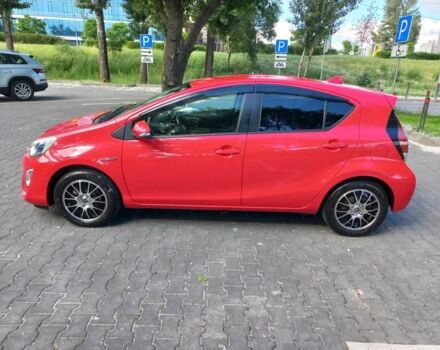 Красный Тойота Приус, объемом двигателя 1.5 л и пробегом 82 тыс. км за 11900 $, фото 4 на Automoto.ua