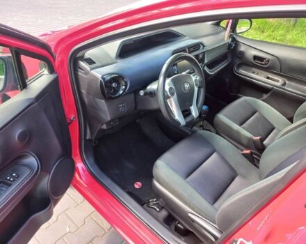 Красный Тойота Приус, объемом двигателя 1.5 л и пробегом 82 тыс. км за 11900 $, фото 6 на Automoto.ua