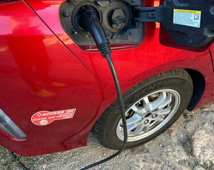 Красный Тойота Приус, объемом двигателя 1.8 л и пробегом 241 тыс. км за 16800 $, фото 12 на Automoto.ua