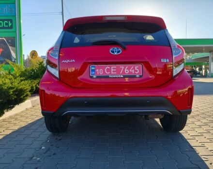 Красный Тойота Приус, объемом двигателя 1.5 л и пробегом 66 тыс. км за 14800 $, фото 3 на Automoto.ua