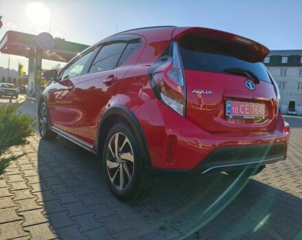 Красный Тойота Приус, объемом двигателя 1.5 л и пробегом 66 тыс. км за 14800 $, фото 4 на Automoto.ua