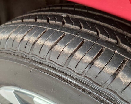 Красный Тойота Приус, объемом двигателя 1.8 л и пробегом 147 тыс. км за 19200 $, фото 3 на Automoto.ua