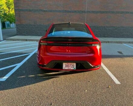 Красный Тойота Приус, объемом двигателя 2 л и пробегом 10 тыс. км за 12000 $, фото 2 на Automoto.ua