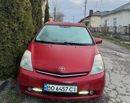 Красный Тойота Приус, объемом двигателя 1.5 л и пробегом 255 тыс. км за 6500 $, фото 1 на Automoto.ua