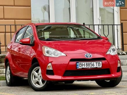 Красный Тойота Приус, объемом двигателя 1.5 л и пробегом 208 тыс. км за 9999 $, фото 1 на Automoto.ua