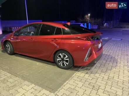 Тойота Приус 2017 в Львове на Automoto.ua Красный Тойота Приус, объемом двигателя 1.8 л и пробегом 156 тыс. км за 21593 $, фото 1 на Automoto.ua