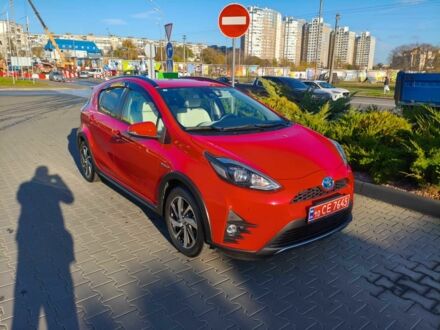 Красный Тойота Приус, объемом двигателя 1.5 л и пробегом 66 тыс. км за 14800 $, фото 1 на Automoto.ua