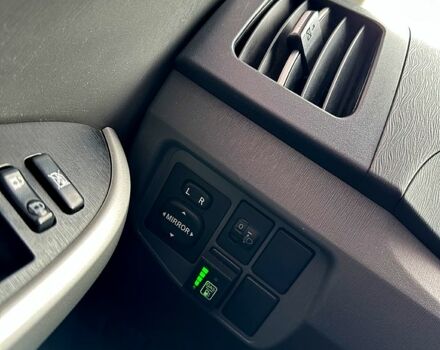 Тойота Приус, объемом двигателя 1.8 л и пробегом 210 тыс. км за 11000 $, фото 4 на Automoto.ua