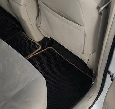 Тойота Пріус, об'ємом двигуна 1.8 л та пробігом 250 тис. км за 9500 $, фото 2 на Automoto.ua