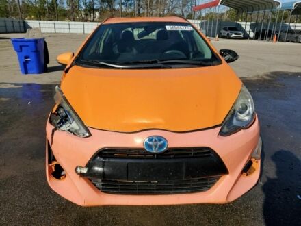 Тойота Приус 2015 в Киеве на Automoto.ua Желтый Тойота Приус, объемом двигателя 1.5 л и пробегом 236 тыс. км за 7300 $, фото 1 на Automoto.ua