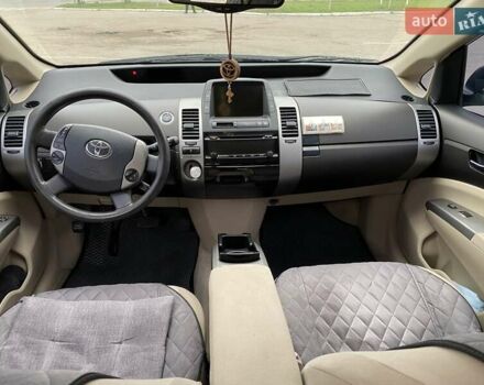 Серый Тойота Приус, объемом двигателя 1.5 л и пробегом 145 тыс. км за 6500 $, фото 4 на Automoto.ua