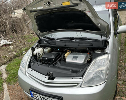 Серый Тойота Приус, объемом двигателя 1.5 л и пробегом 320 тыс. км за 6500 $, фото 4 на Automoto.ua