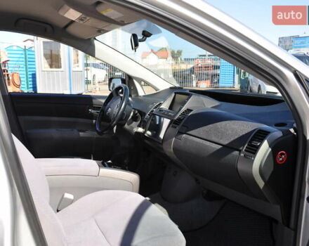 Серый Тойота Приус, объемом двигателя 1.5 л и пробегом 295 тыс. км за 7300 $, фото 16 на Automoto.ua