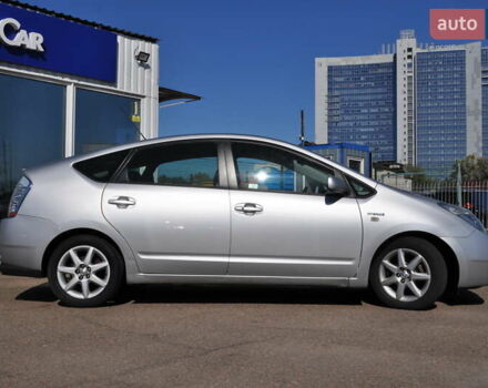 Серый Тойота Приус, объемом двигателя 1.5 л и пробегом 295 тыс. км за 7300 $, фото 4 на Automoto.ua