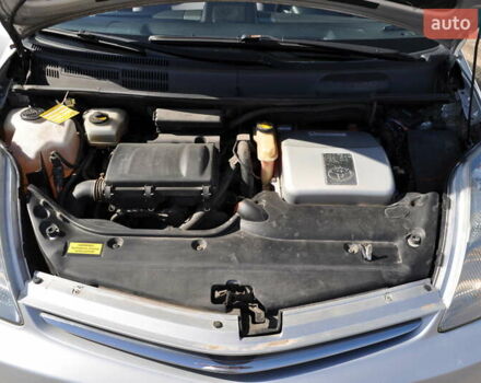 Серый Тойота Приус, объемом двигателя 1.5 л и пробегом 295 тыс. км за 7300 $, фото 49 на Automoto.ua