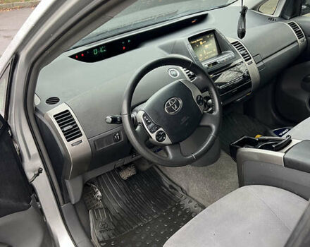 Серый Тойота Приус, объемом двигателя 1.5 л и пробегом 275 тыс. км за 5870 $, фото 6 на Automoto.ua