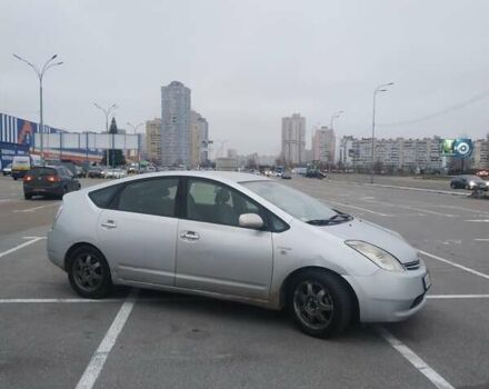 Серый Тойота Приус, объемом двигателя 1.5 л и пробегом 250 тыс. км за 4999 $, фото 1 на Automoto.ua