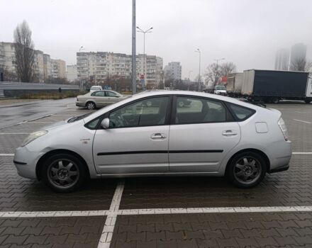 Серый Тойота Приус, объемом двигателя 1.5 л и пробегом 274 тыс. км за 5990 $, фото 2 на Automoto.ua