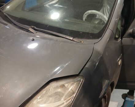 Серый Тойота Приус, объемом двигателя 4 л и пробегом 300 тыс. км за 4200 $, фото 2 на Automoto.ua