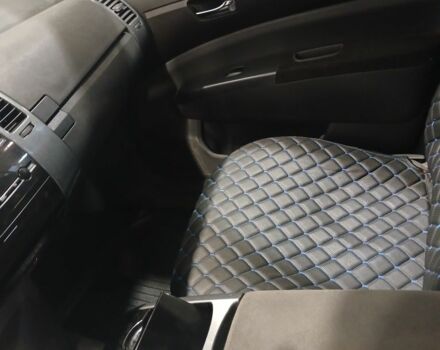 Серый Тойота Приус, объемом двигателя 4 л и пробегом 300 тыс. км за 4200 $, фото 4 на Automoto.ua